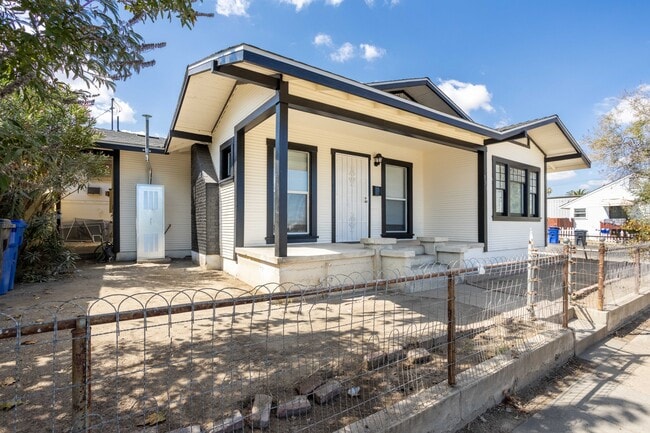 Building Photo - 331 San Emidio St