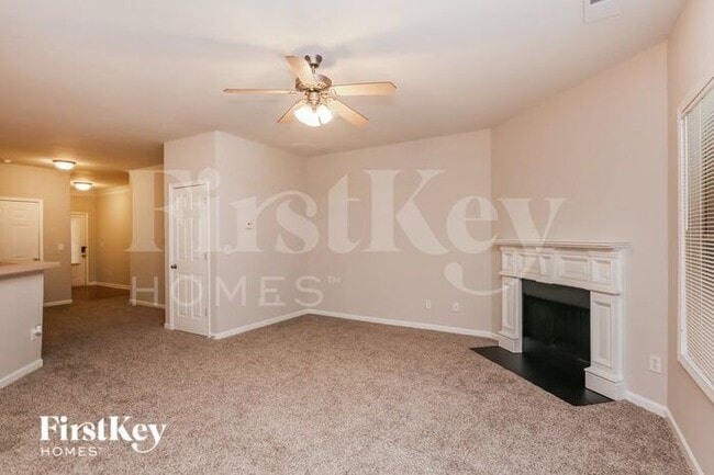Building Photo - 5862 Bridgeport Ct
