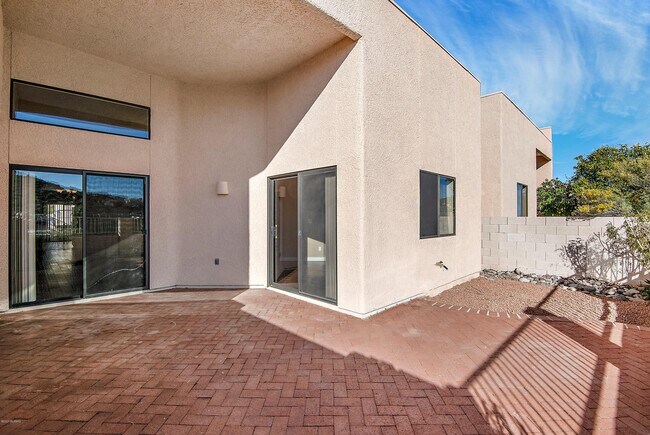 Building Photo - 4992 N Valle Rd