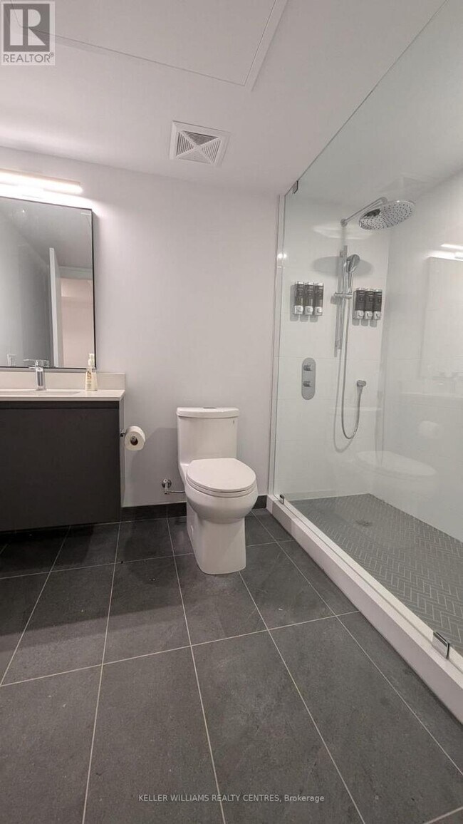 Photo du bâtiment - 1720 Bayview Ave