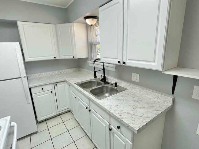 Building Photo - 516 Hayes St