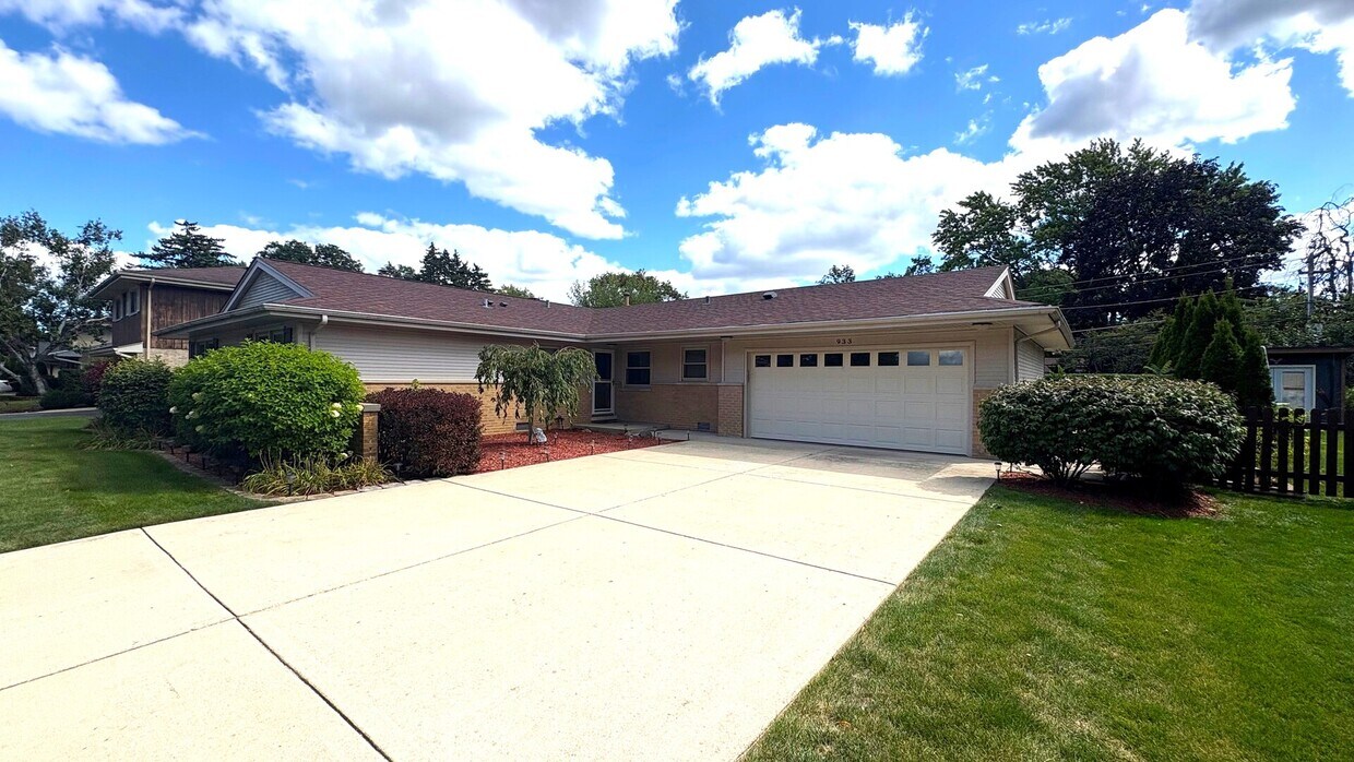 Foto del edificio - 933 Garden Ln