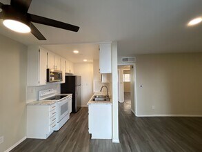 Interior Photo - 951 S. Oxford