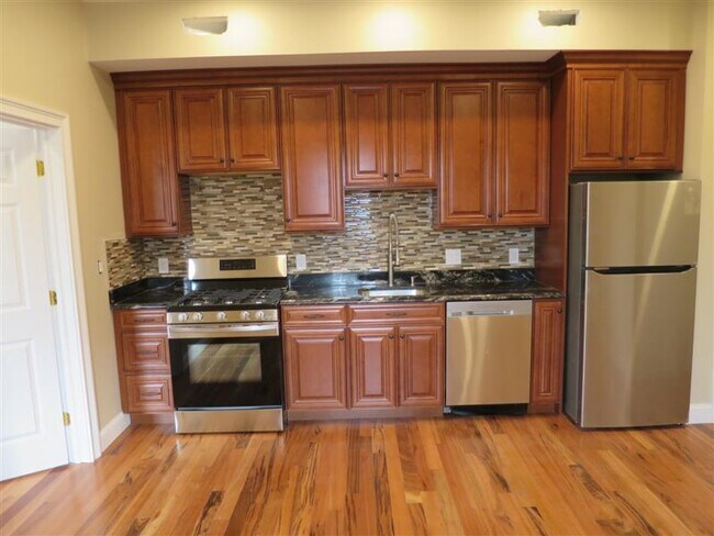 Foto del edificio - 136 Inman St