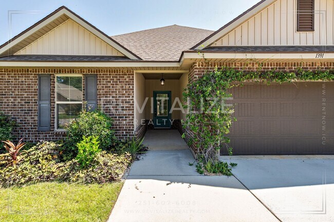 Building Photo - Stunning 3/2 in Foley Gated Community
