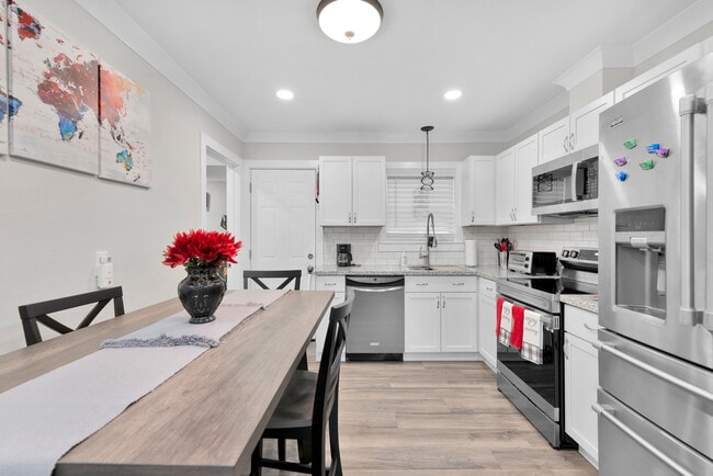 Building Photo - Furnished Duplex - Unit A