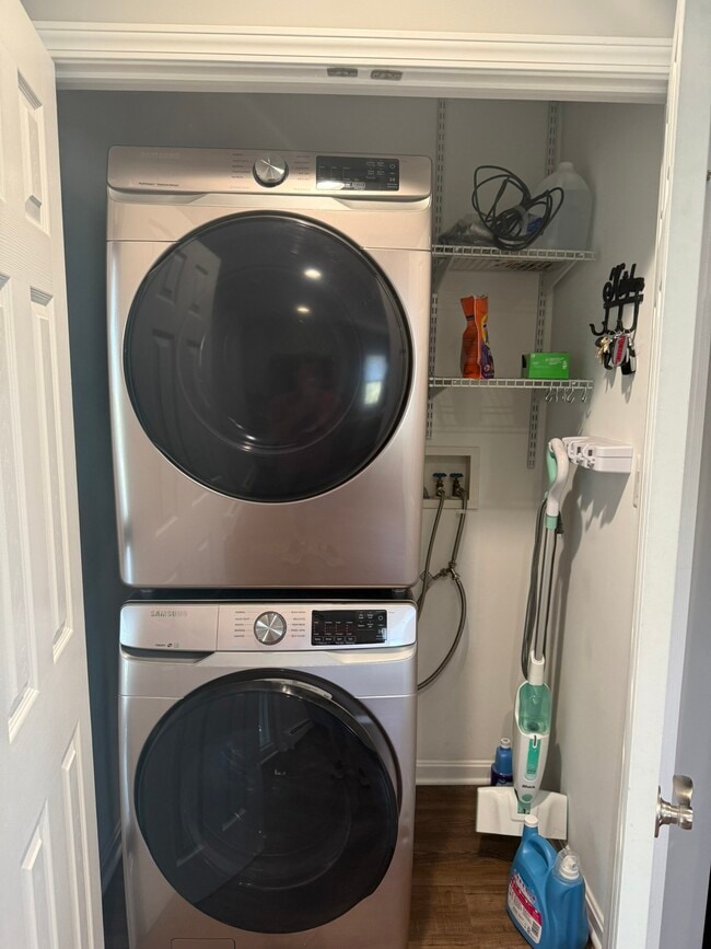 Wash/Dry - 6730 Woodbine Rd