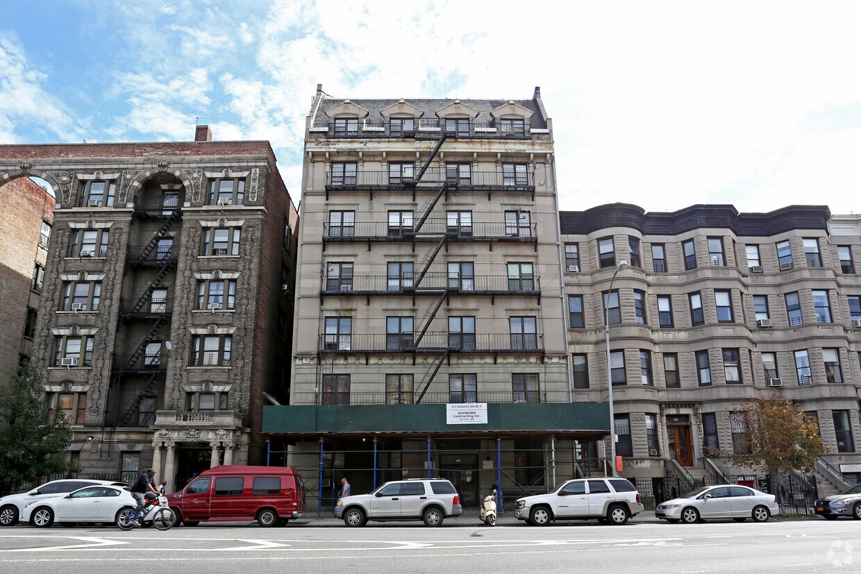 Foto del edificio - 770 Saint Nicholas Ave
