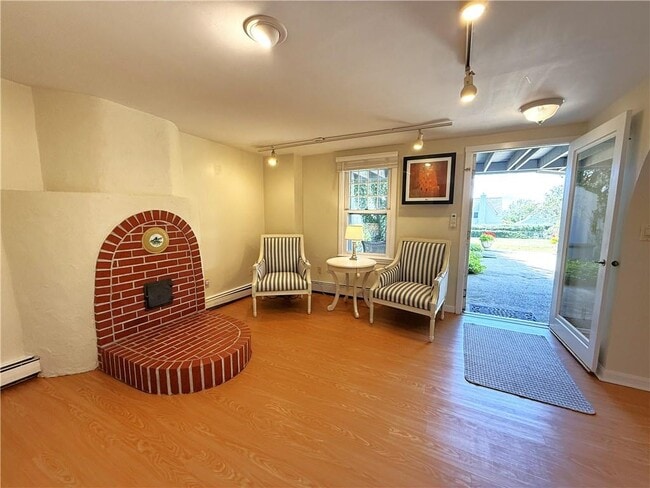 Building Photo - 449 Wolcott Ave