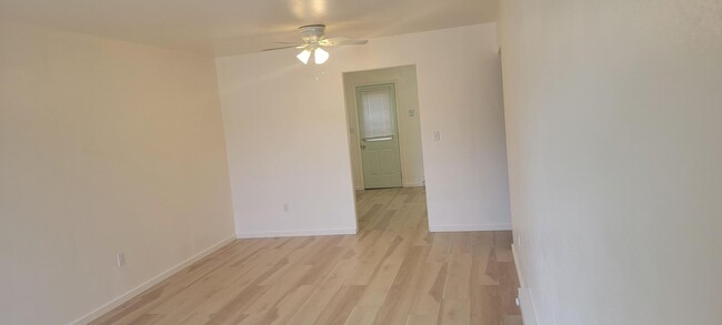 Building Photo - APPLICATION PENDING -  **408 N Jones**