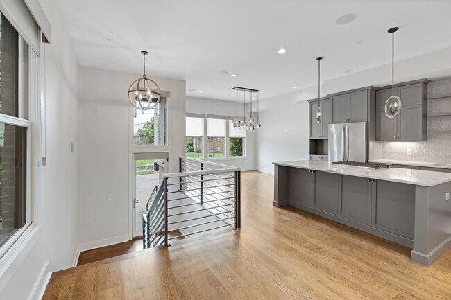 Building Photo - 3 Bed, 5 Bath Home w/ 2 Car Garage in 5 Po...