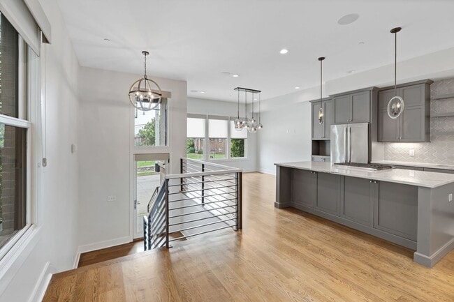 Foto del edificio - 3 Bed, 5 Bath Home w/ 2 Car Garage in 5 Po...