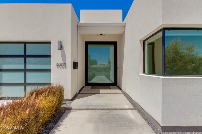 Building Photo - 4002 E Avalon Dr