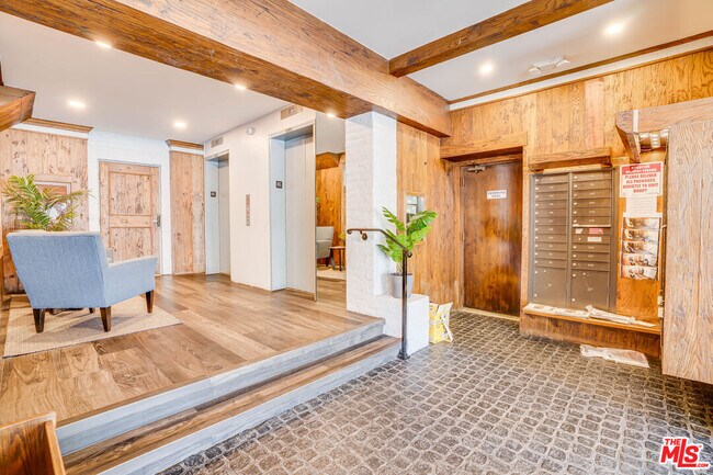 Foto del edificio - 532 N Rossmore Ave