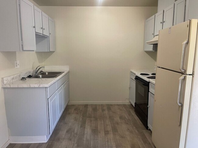 Foto del edificio - Clean 2 bedroom Duplex Near UNR