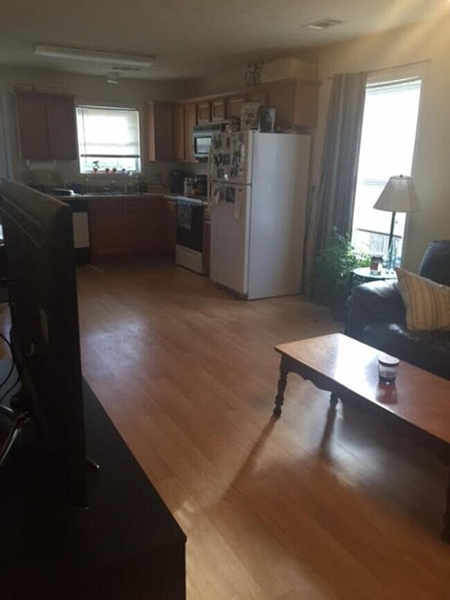 Building Photo - Taleeda 444-446