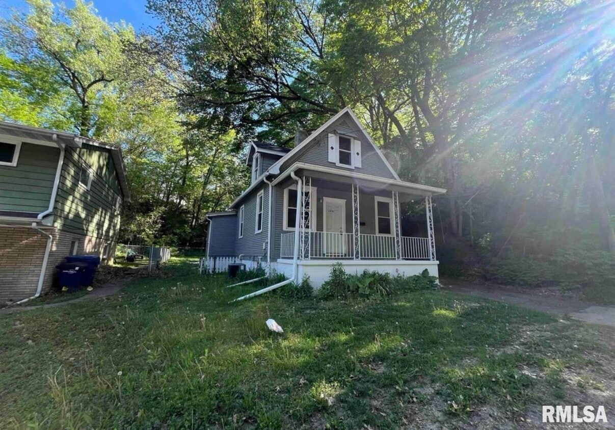 Primary Photo - 1935 12th Ave