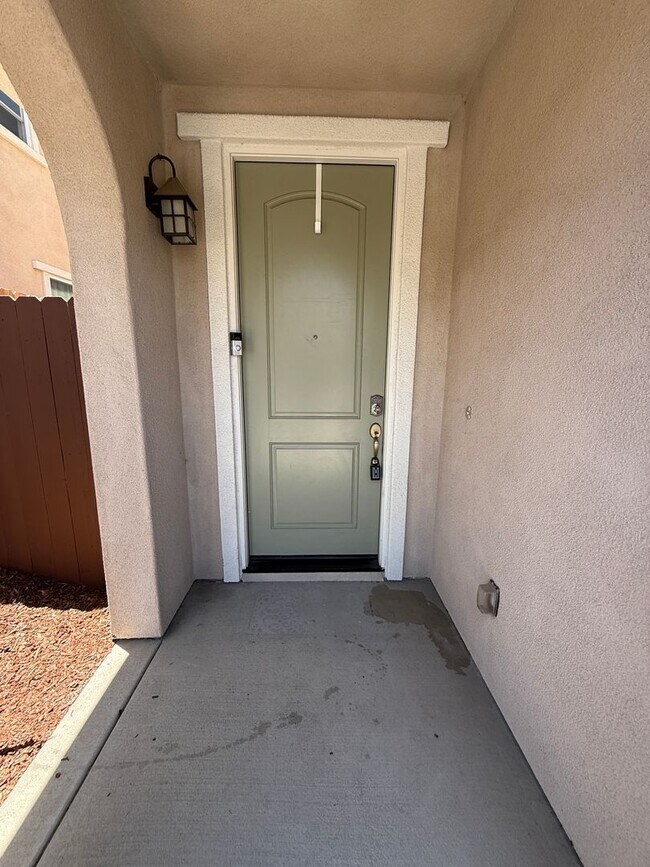 Foto del edificio - Beautiful Newer Two Story Home in The Gated Community of HG Gardens
