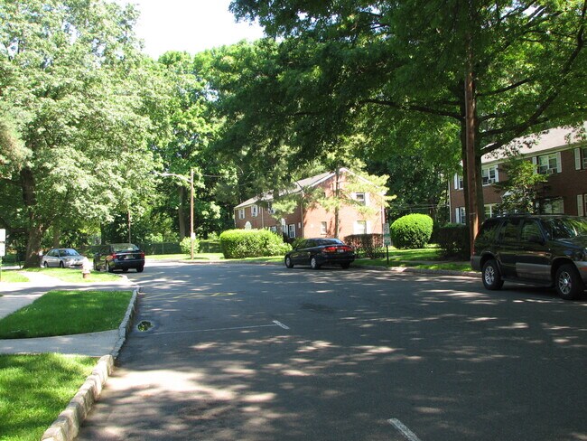 vista de la calle desde otro lado - 6A Carolyn Ter