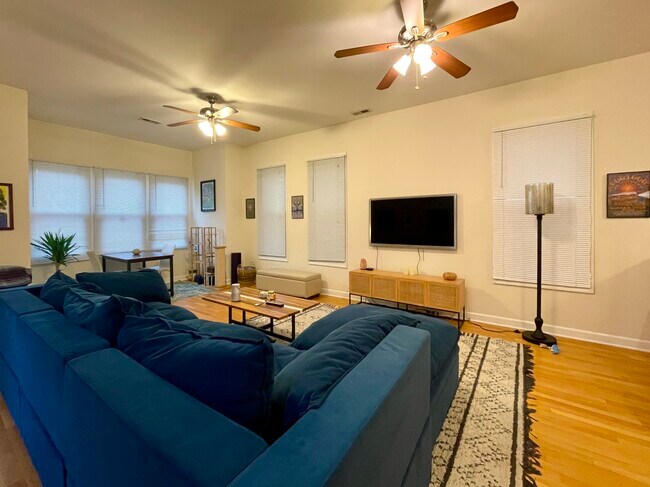 Foto del edificio - 2620 W Armitage Ave