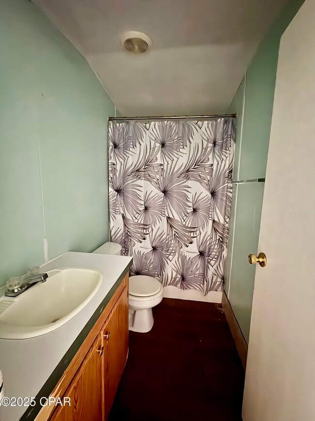Building Photo - 124 N Berthe Ave