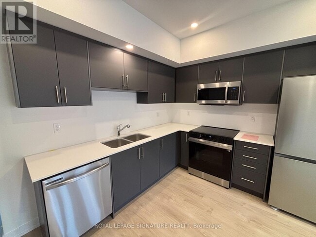 Building Photo - 42 Lowes Rd W