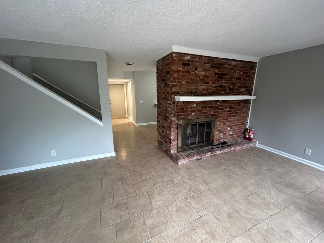 Foto principal - 240-53 Jamil Road, Columbia, SC 29210