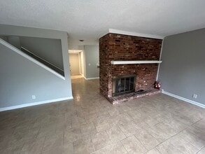 Building Photo - 240 Jamil Rd