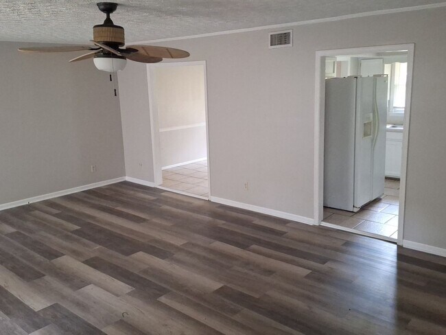 Foto del edificio - Charming Three Bedroom home available in Phenix City Al!