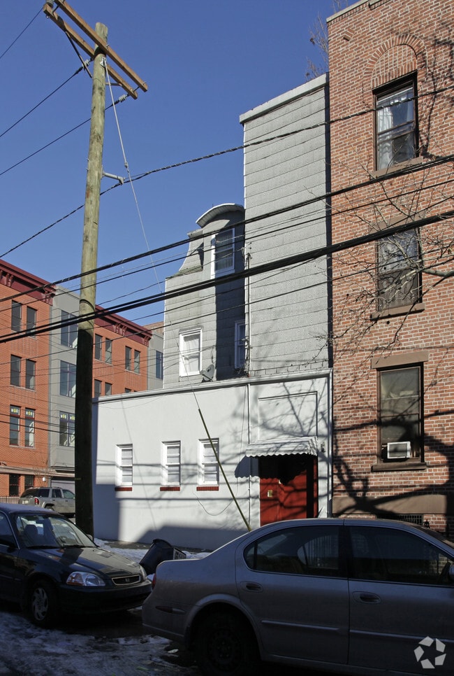 Building Photo - 72 Wayne St
