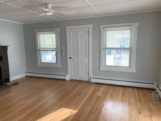 Building Photo - 1820 Pine Ter