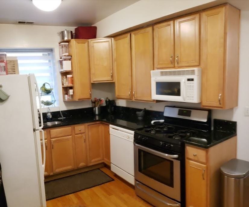 Primary Photo - 6305 N Claremont Ave