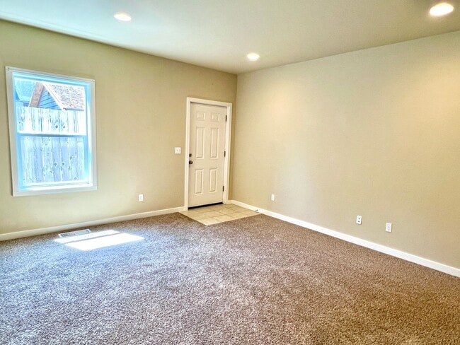 Building Photo - SILVP01