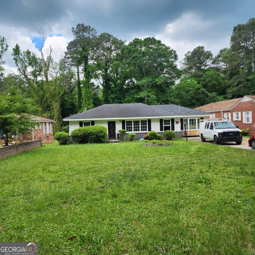 Primary Photo - 3202 Benjamin E Mays Dr SW