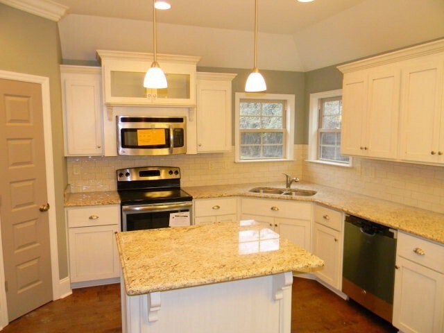 Foto del edificio - Modern 4BR Home with Open Layout, Granite Counters & Community Pool Access
