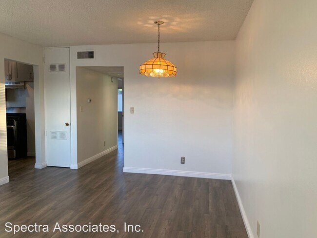 Foto del edificio - 1447 E Windsor Rd