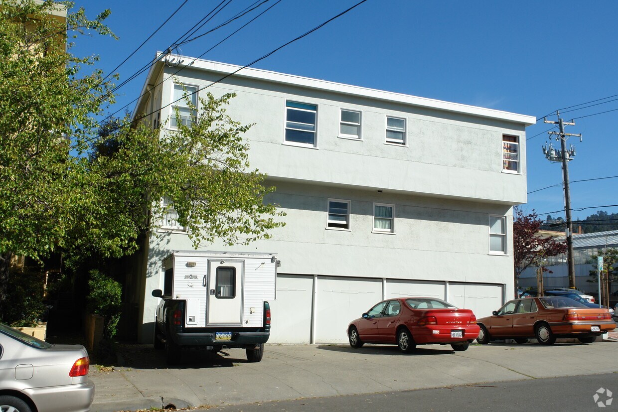 Building Photo - 1798 Walnut St