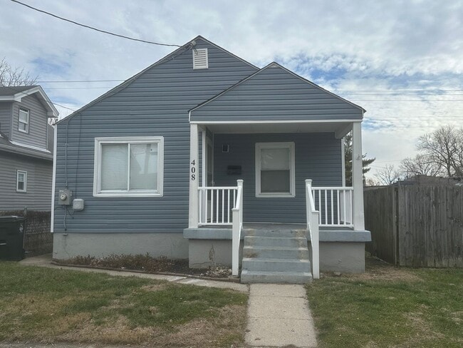 CUTE 2 BEDROOM HOUSE WITH LARGE BACKYARD IN HAMILTON! QUIET STREET - CUTE 2 BEDROOM HOUSE WITH LARGE BACKYARD IN HAMILTON! QUIET STREET