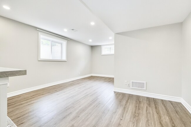 Building Photo - 115 Marigold St