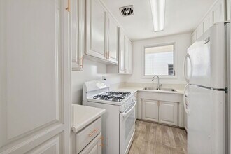 Building Photo - 333 Rexford Dr