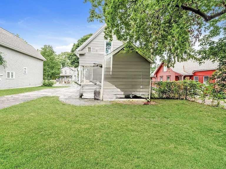 Primary Photo - 42 Harris St