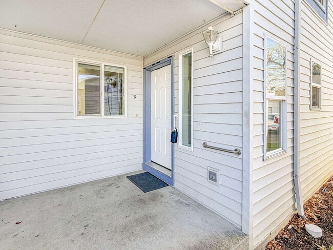 Photo - Spacious 3-bedroom Duplex in Wilkes Neighborhood Apartment