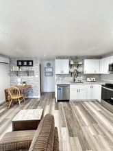 Building Photo - 542 S 14th Loop