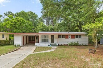 Building Photo - 4936 Springhill Dr