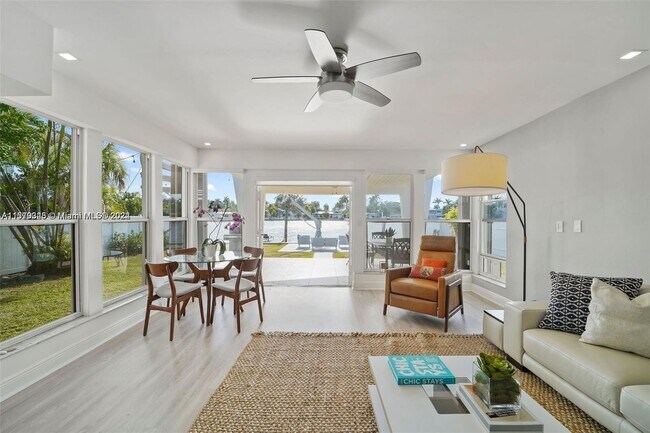 Foto del edificio - 7544 W Treasure Dr