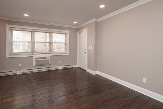 Interior Photo - Regency Manor: In-Unit Washer & Dryer, Col...