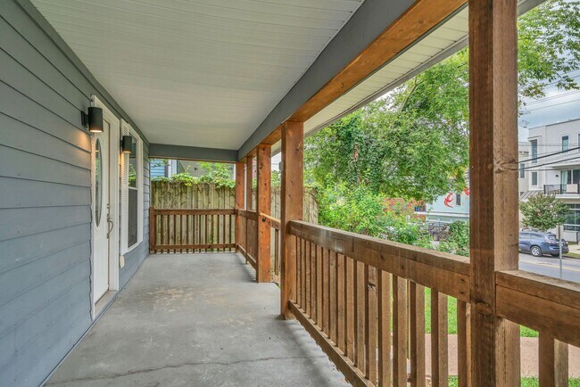 Foto del edificio - Remodeled house in great location in East Nashville