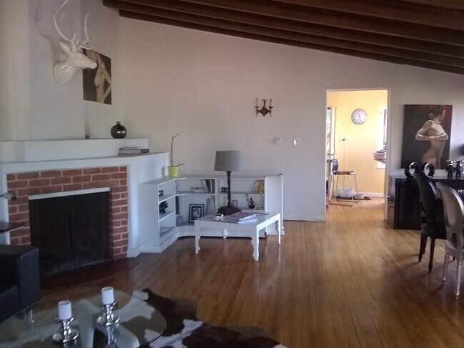 Foto del edificio - 2174 Beachwood Ter