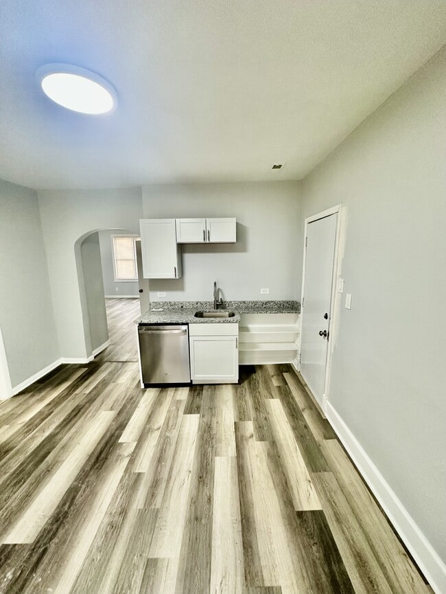 Building Photo - 1917 W 21st St