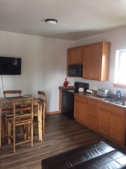 Building Photo - 663